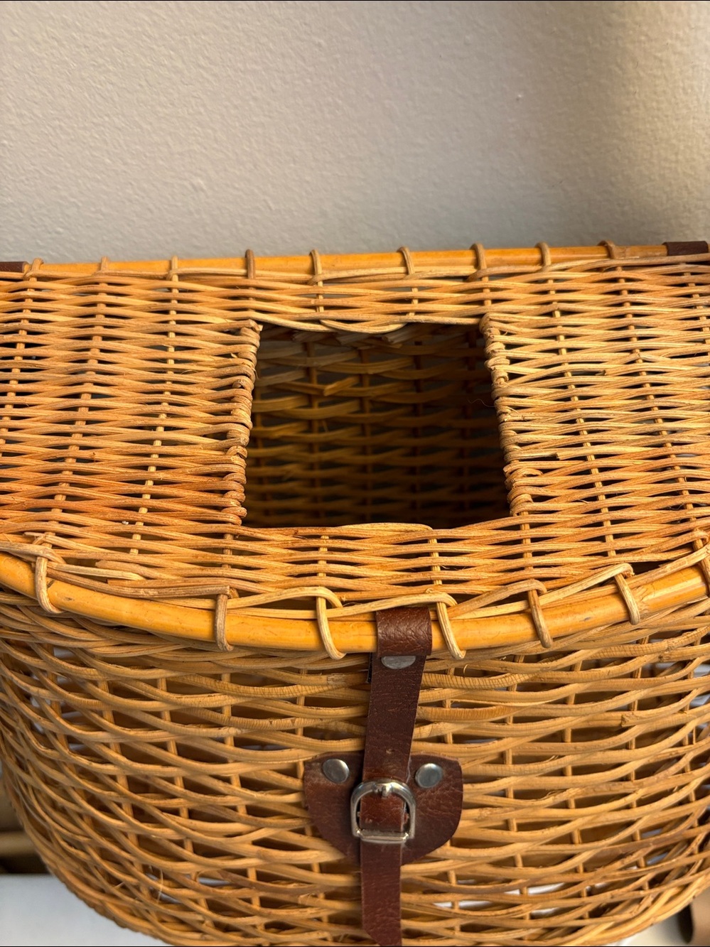 White River Fly Shop Wicker Creel Basket - Picture 2 of 4